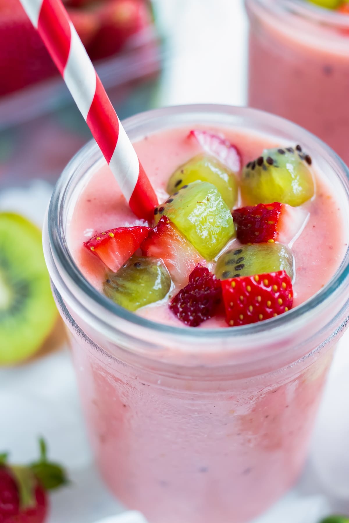 Strawberry Kiwi Smoothie Recipe - Evolving Table