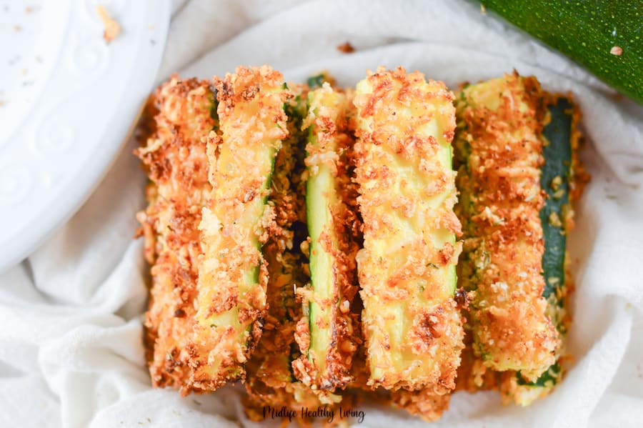Featured image showing the finished zucchini fries recipe ready to be enjoyed.